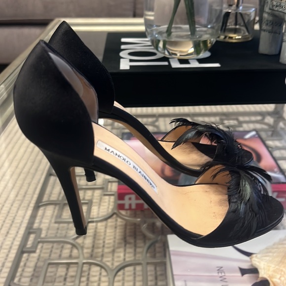 MANOLO BLAHNIK CATALINA BLACK SATIN FEATHER HEELS SHOES size 38 - Picture 7 of 8